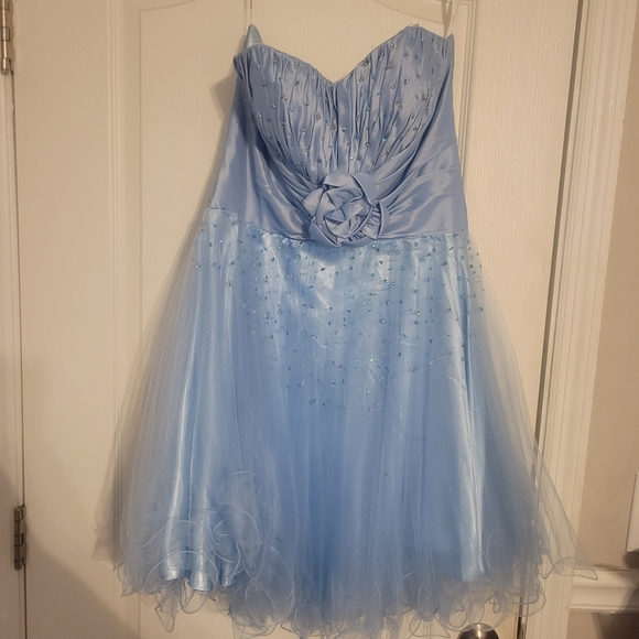 Formal Dress - Picture 1 of 2